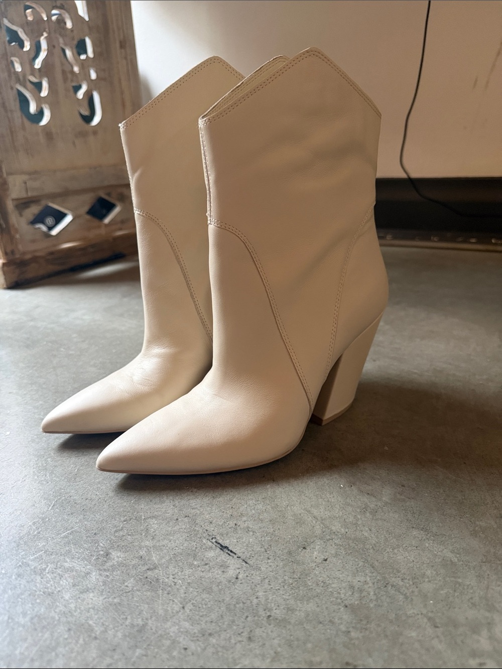 Barely worn dolce vita Women’s Cream Pointed-Toe Western Booties